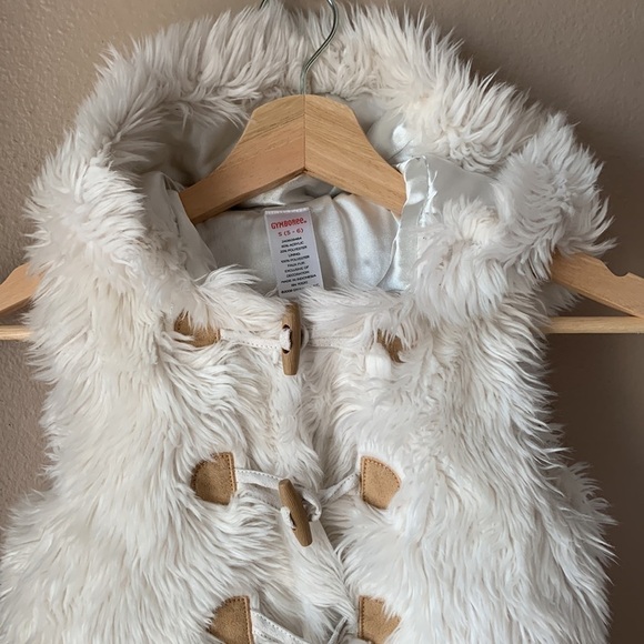 GYMBOREE Kids White Faux Fur Hoodie Vest - Picture 5 of 6